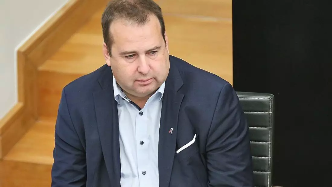 SPD-Gesundheitsminister kritisiert Pflegereform