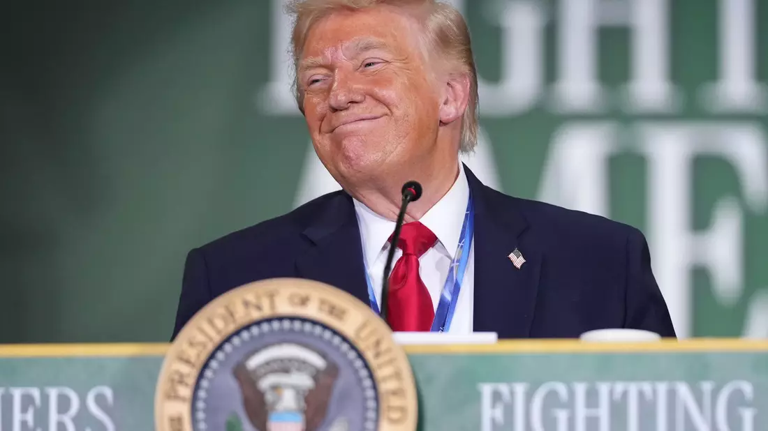 Über wie viele seiner Raketen verfügt der Iran noch? US-Präsident Donald Trump gibt nun eine Schätzung preis.  - Bild: Mark Schiefelbein/AP/dpa