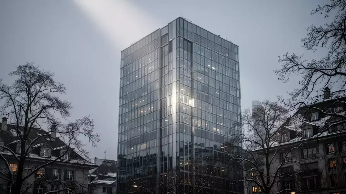 Partners Group Faces Redemption Crisis in Evergreen Funds, Stock Plunges