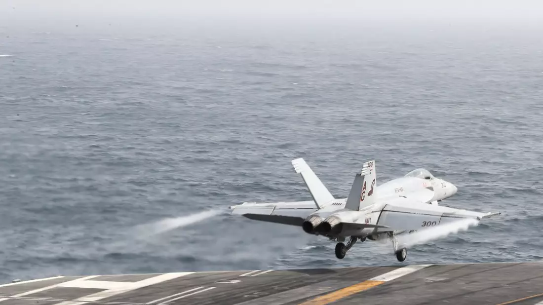 Das US-Militär wehrte nach eigenen Angaben iranische Raketen und Drohnen ab. (Symbolbild) - Bild: MCSN Dan Snow/Navy Office of Information/dpa
