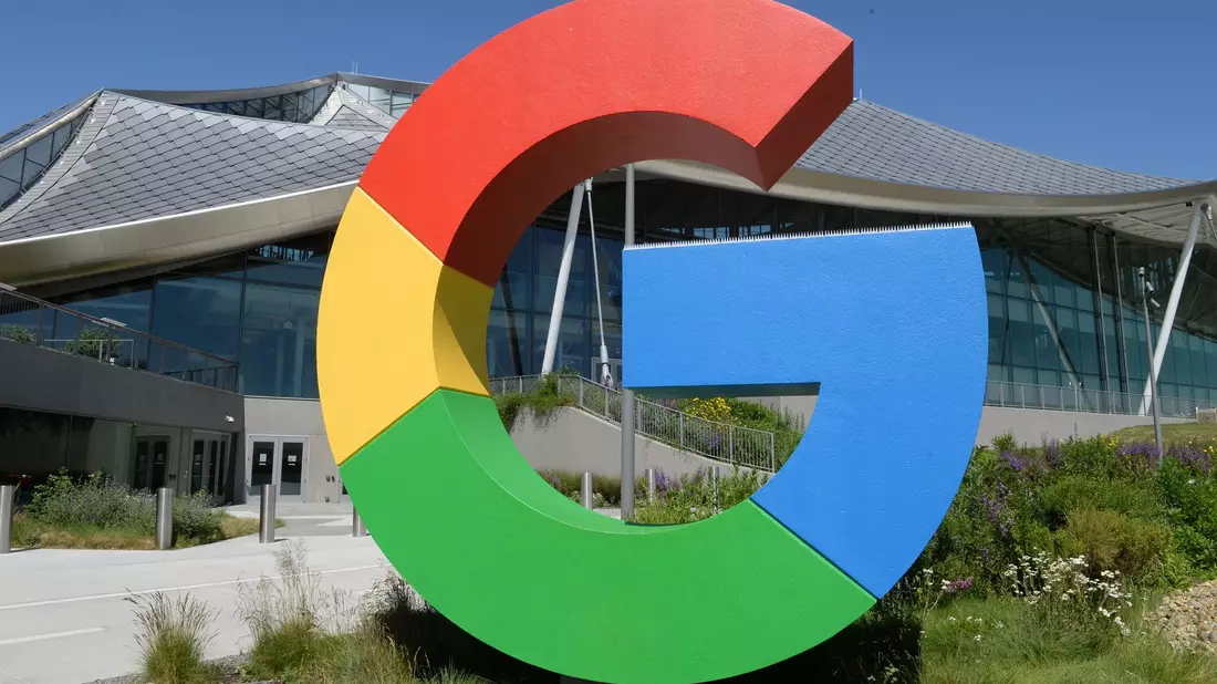 Google braucht dringend mehr Rechenleistung für seine KI-Software Gemini. (Archivbild) - Bild: Andrej Sokolow/dpa