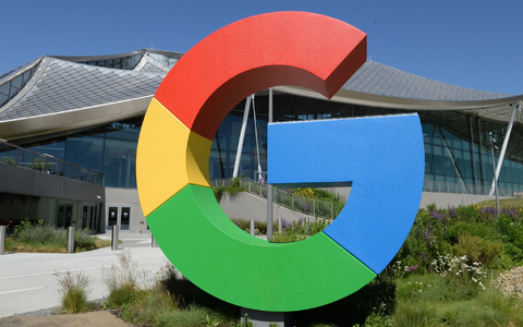 Google braucht dringend mehr Rechenleistung für seine KI-Software Gemini. (Archivbild) - Bild: Andrej Sokolow/dpa