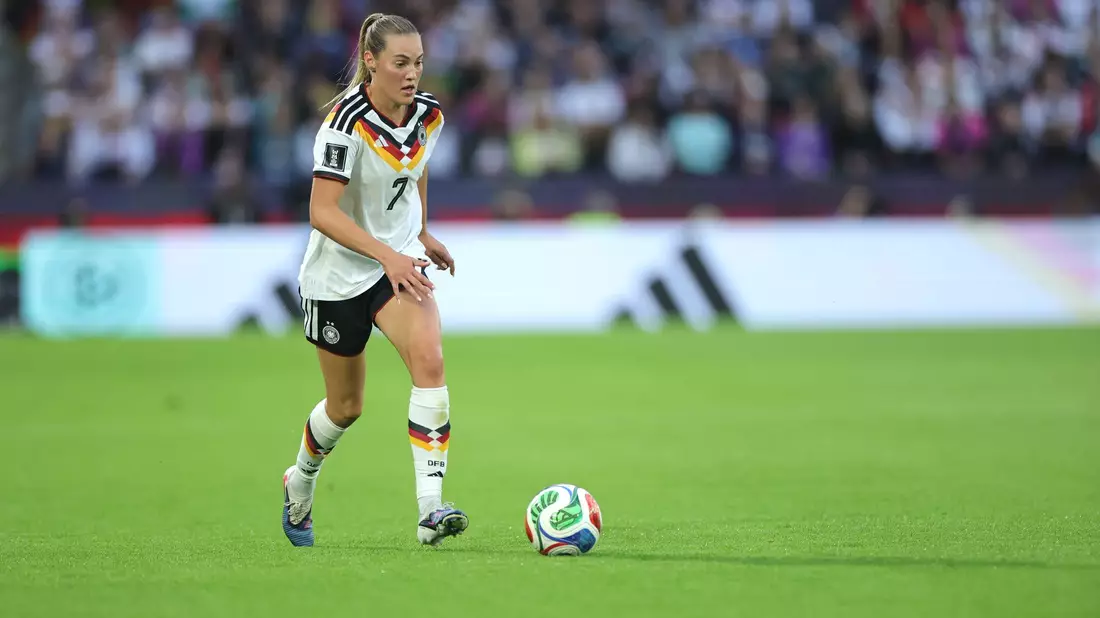 Es «müllert» wieder beim DFB: Marie Müller krönte ihr Debüt mit dem Tor zum 1:0. - Bild: Rolf Vennenbernd/dpa