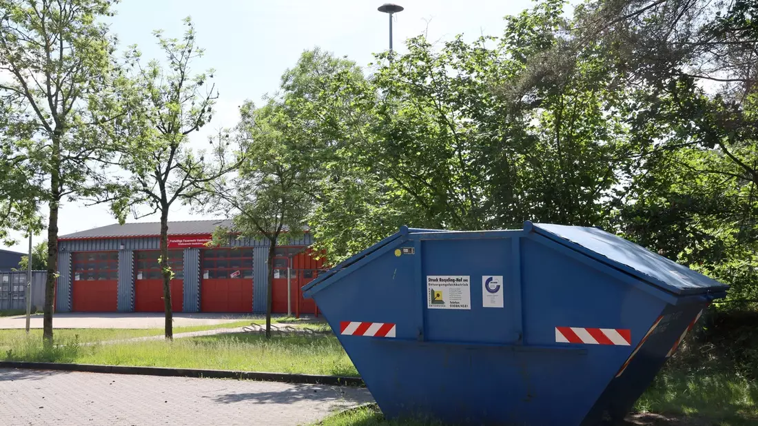 FW Hambühren: Anpassung der Altpapiersammlung am Feuerwehrhaus Hambühren - Bild: presseportal.de