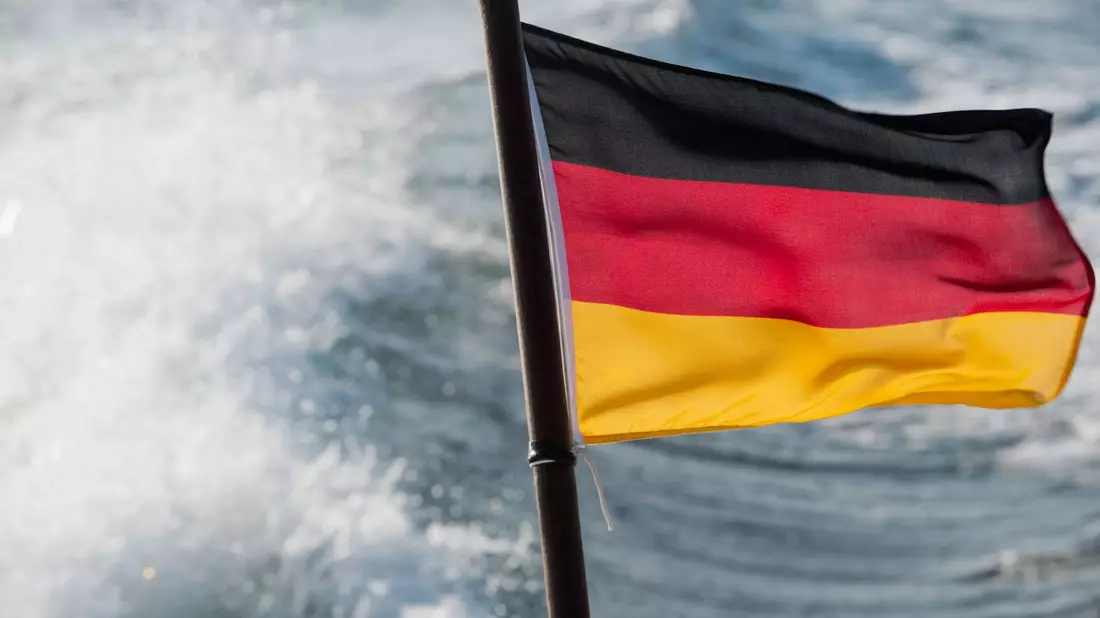 Nur ein Teil der Deutschen Handelsflotte unter deutscher Flagge unterwegs. (Symbolbild) - Bild: Stefan Sauer/dpa-Zentralbild/dpa