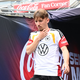 Da war noch alles gut: Lennart Karl betritt vor dem verhängnisvollen Training das Soldier Field Stadium. - Bild: Federico Gambarini/dpa