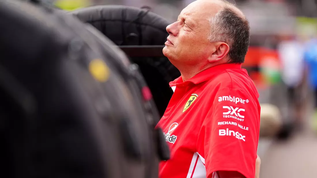 Ferrari-Teamchef Frédéric Vasseur muss in einer Klinik behandelt werden. - Bild: David Davies/PA Wire/dpa