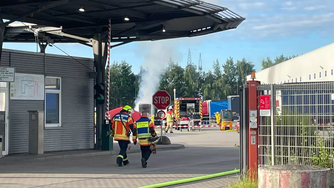 FW Lehrte: ABC-Großeinsatz bei einer Spedition in Lehrte - Bild: presseportal.de