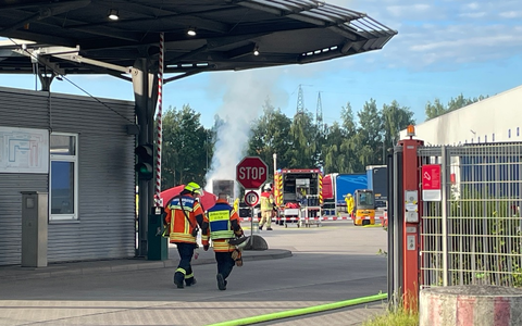 FW Lehrte: ABC-Großeinsatz bei einer Spedition in Lehrte - Bild: presseportal.de