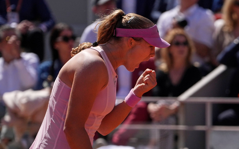 Kann auch im Finale der French Open jubeln: Mirra Andrejewa - Foto: Thibault Camus/AP/dpa