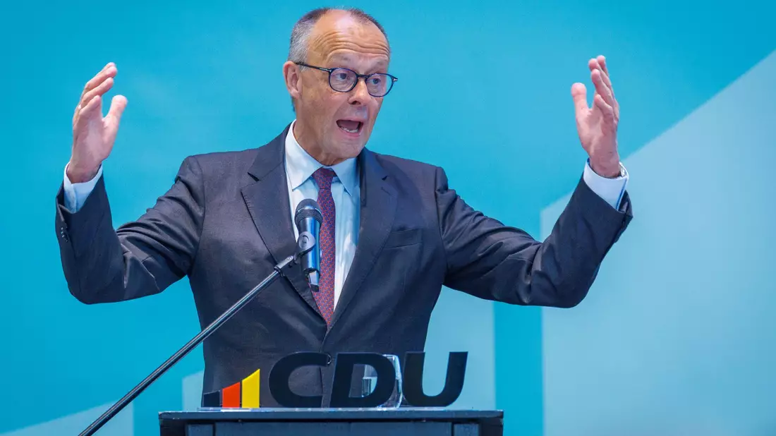 Merz gab sich mit Blick auf die Reformen optimistisch.  - Bild: Jens Büttner/dpa