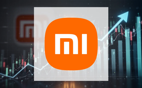 Eine stilisiert leuchtende digitale Darstellung des Hongkong-Dollar-Symbols mit Finanzdiagrammen und Pfeilen, Hintergrund Xiaomi-Logo. - Foto: über boerse-global.de