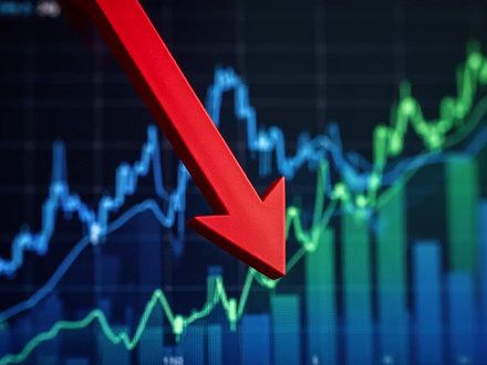 Ein roter Pfeil zeigt scharf nach unten, vor einem verschwommenen Hintergrund aus aufsteigenden blauen und grünen Finanzdiagrammen. - Foto: über boerse-global.de