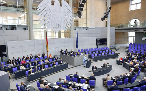 Verfassungsschützer für Prüfung der Geheimschutzpraxis im Bundestag