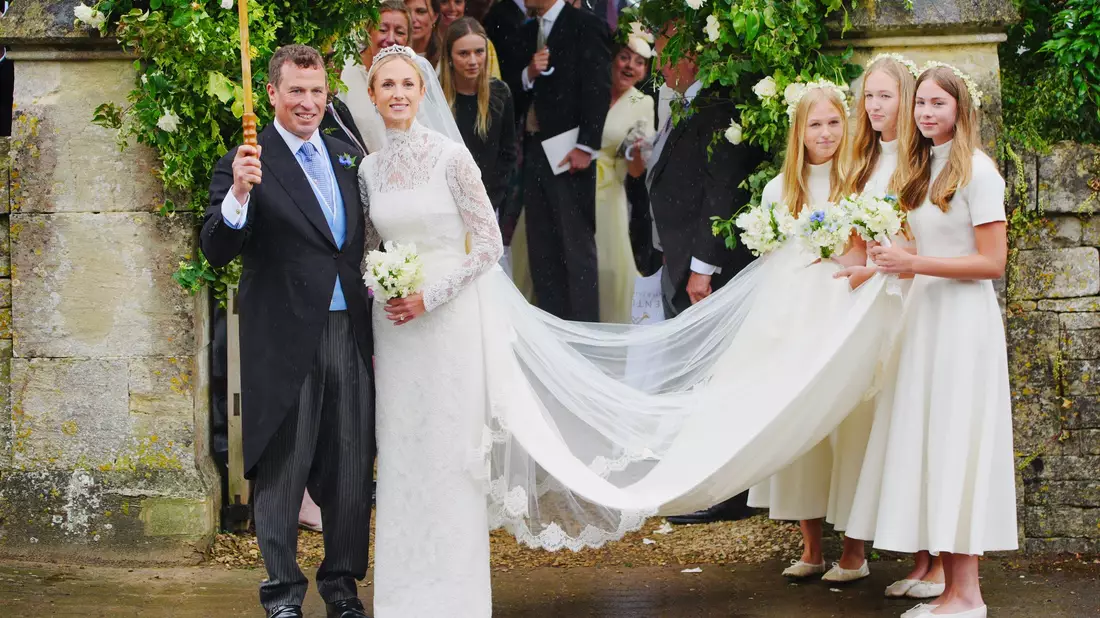 Phillips und Sperling heirateten in einem malerischen englischen Dorf.  - Bild: Ben Birchall/PA Wire/dpa