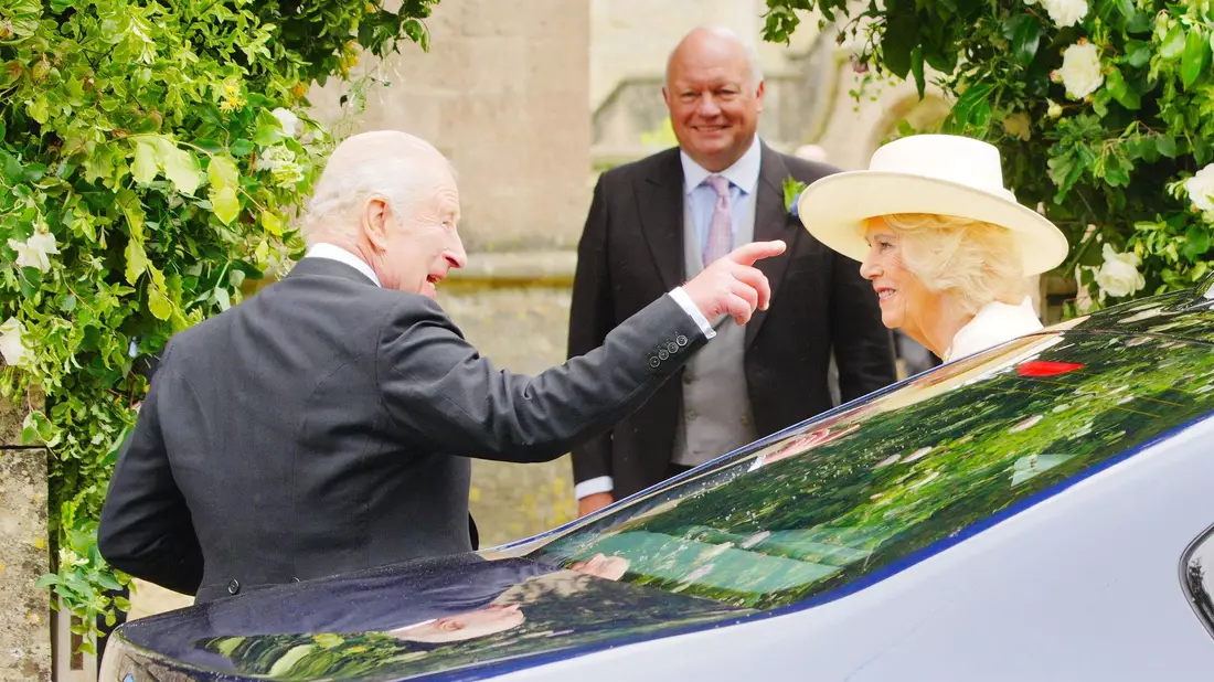 Das britische Königspaar wurde mit Jubel empfangen. - Bild: Ben Birchall/PA Wire/dpa