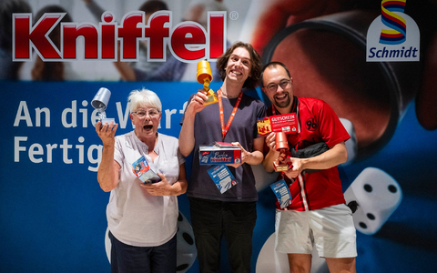 Die Besten: Katharina Lehmann (2. Platz, l-r), Lennart Fiedler (1. Platz), und Nico Richard (3. Platz). - Bild: Christophe Gateau/dpa