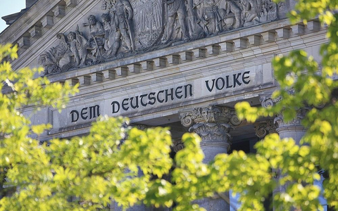 Bilger lehnt Streichung der Sommerpause ab