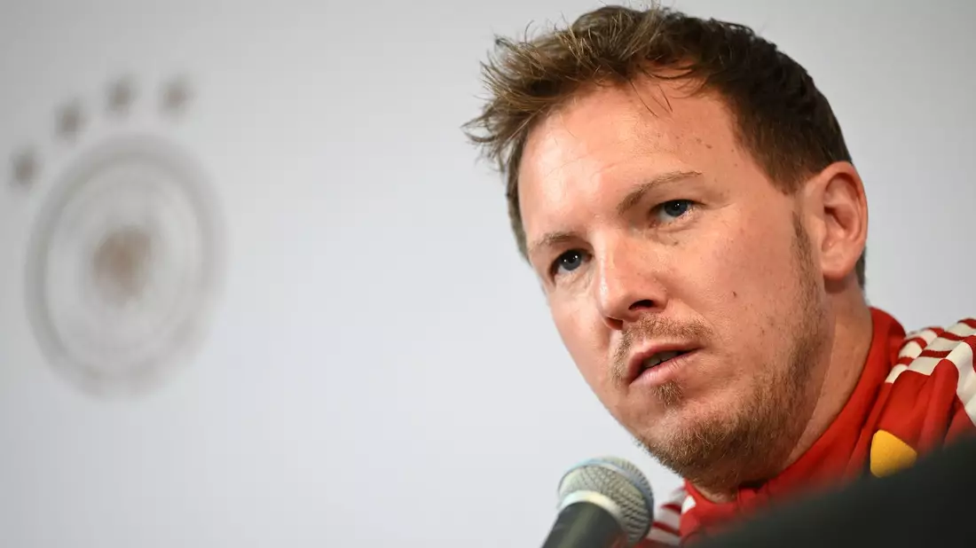 Musste Lennart Karl trösten: Bundestrainer Julian Nagelsmann - Bild: Federico Gambarini/dpa
