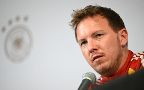 Musste Lennart Karl trösten: Bundestrainer Julian Nagelsmann - Bild: Federico Gambarini/dpa