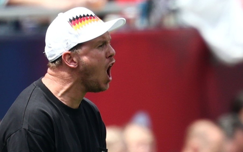 Bundestrainer Nagelsmann gibt lautstarke Anweisungen bei der WM-Generalprobe gegen die USA.  - Bild: Christian Charisius/dpa