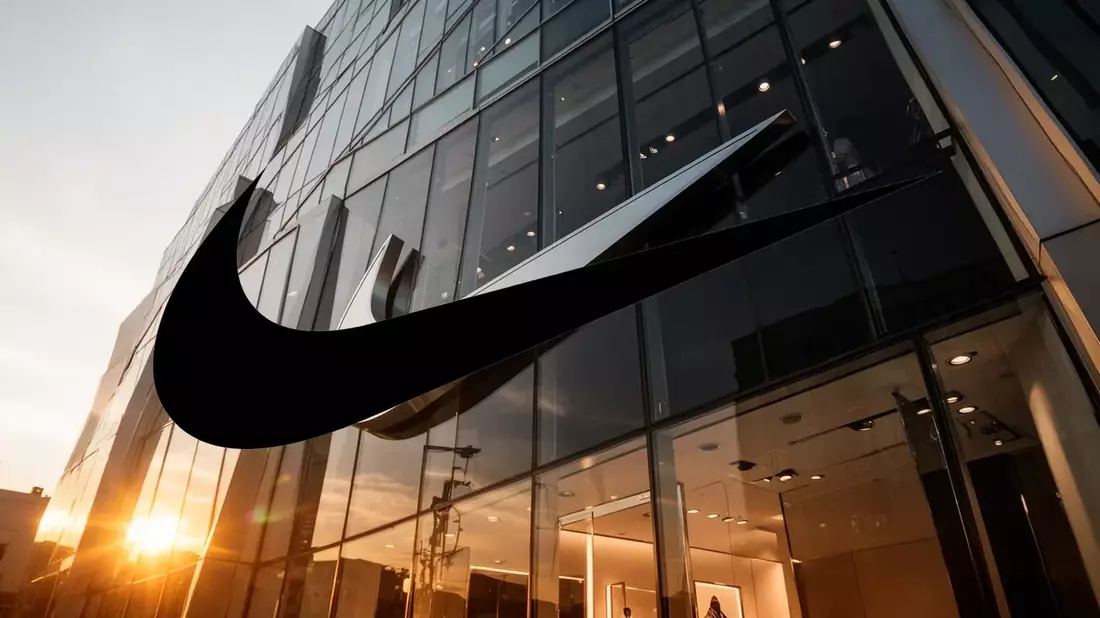 Nike Stock Under Pressure: Lululemon Warning, Competition, and Earnings Decline