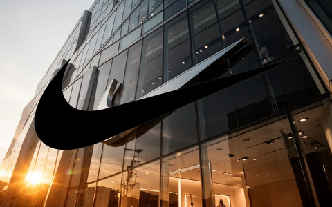 Nike Stock Under Pressure: Lululemon Warning, Competition, and Earnings Decline