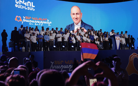Der Wahlkampf liegt hinter Ministerpräsident Nikol Paschinjan: Wird seine Partei stark genug werden, ihm eine weitere Amtszeit zu ermöglichen? (Archivbild) - Bild: Anthony Pizzoferrato/AP/dpa