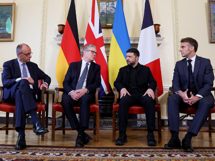 Diese vier Staats- und Regierungschefs treffen sich nicht zum ersten Mal um über den Ukraine-Krieg sprechen. (Archivbild) - Foto: Toby Melville/Pool Reuters/AP/dpa