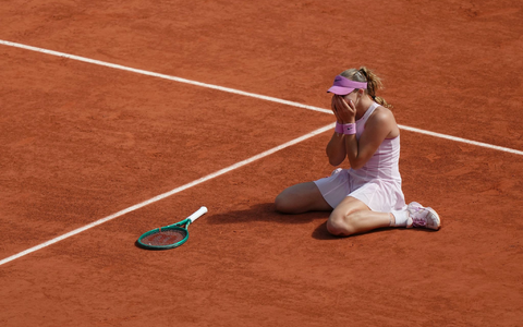 Der Moment, als Andrejewas Triumph perfekt war. - Bild: Aurelien Morissard/AP/dpa