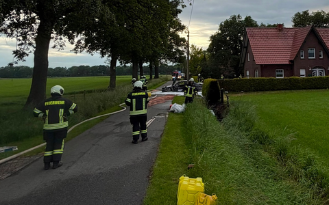 FW-AUR: Auto durch Feuer zerstört - Bild: presseportal.de