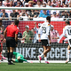 Leroy Sané (r) bei seinem Siegtor mit dem starken linken Fuß. - Bild: Christian Charisius/dpa