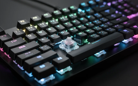 Corsair rüstet Tastaturen auf: Schnellere Schalter und Rabatte
