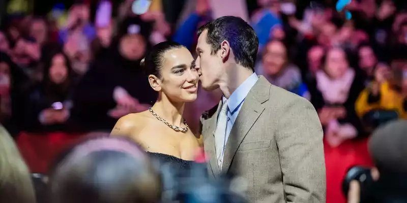 Dua Lipa und Callum Turner sind seit 2024 ein Paar. (Archivbild) - Foto: Christoph Soeder/dpa