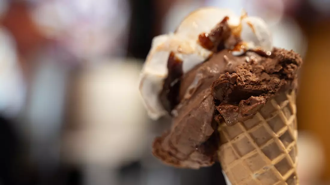 Zwei Eis (plus Extras) in Rom: 44 Euro. (Symbolbild) - Bild: Markus Lenhardt/dpa