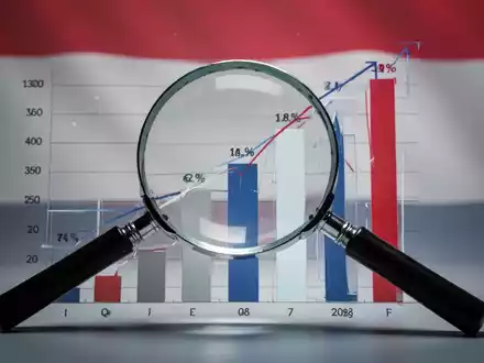 Eine stilisierte Darstellung einer Lupe über einem Balkendiagramm, das Lohnunterschiede zeigt, mit einem dezenten österreichischen Flaggenelement. - Foto: über boerse-global.de