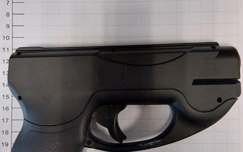 BPOL NRW: Druckluftwaffe und Messer im Rucksack - Bundespolizei beschlagnahmt gefährliche Gegenstände im Dortmunder Hauptbahnhof - Bild: presseportal.de