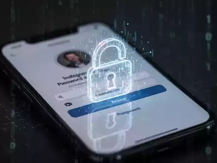 A smartphone screen shows a blurred Instagram password reset page with an abstract digital lock icon, symbolizing data security. - Foto: über boerse-global.de
