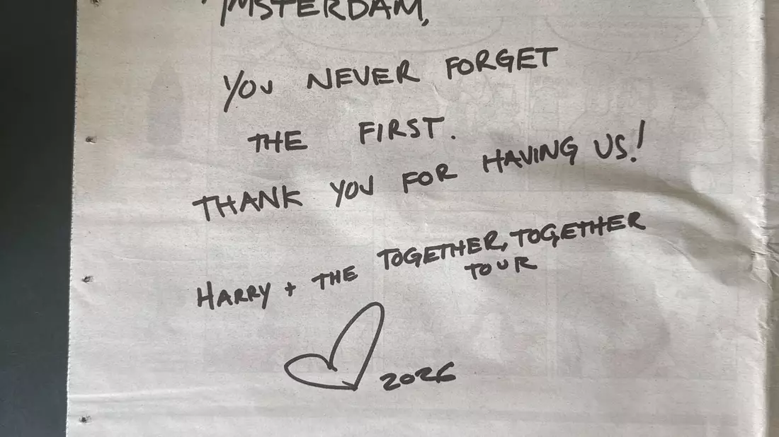 Harry Styles hat sich mit einer Zeitungsanzeige bei der Stadt Amsterdam bedankt. - Bild: Annette Birschel/dpa