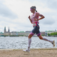 Kam als Zweiter der Ironman-EM in Hamburg an: Laura Philipp.   - Bild: Georg Wendt/dpa