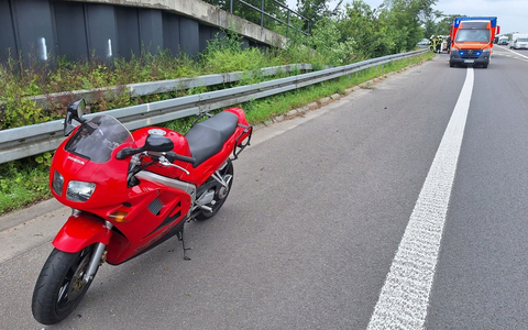 FW Sonsbeck: Zwei Einsätze: Sturmschaden und Verkehrsunfall auf der A57 - Bild: presseportal.de