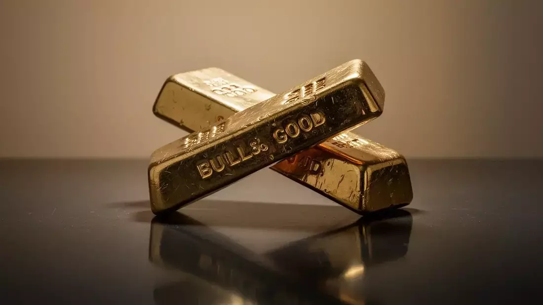 Gold Plunges 4.75% on Strong US Jobs Data, Fed Rate Hike Bets Surge