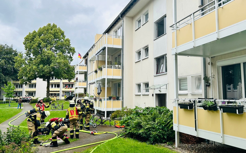 FW-HAAN: Kellerbrand in Mehrparteienhaus - Hund gerettet, mehrere Personen durch Rauchgase verletzt - Bild: presseportal.de