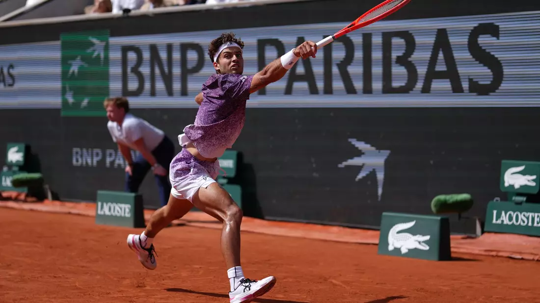 Cobolli in der Defensive - Bild: Thibault Camus/AP/dpa