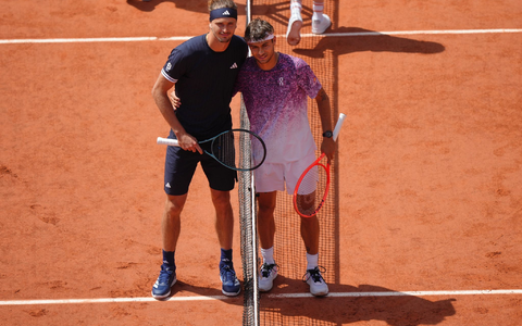 Im Finale der French Open standen sich die zwei Freunde Alexander Zverev (l) und Flavio Cobolli gegenüber - Bild: Aurelien Morissard/AP/dpa