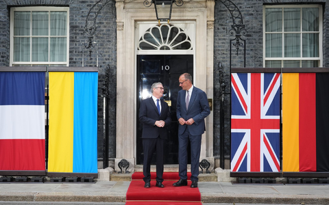 Downing Street Nr. 10: Hier findet der Vierer-Gipfel zum Ukraine-Krieg mit Kanzler Merz statt. - Bild: Lucy North/PA Wire/dpa