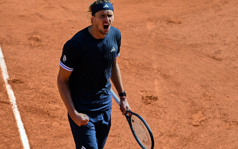 Alexander Zverev jubeln nach einem Punktgewinn. - Bild: Emma Da Silva/AP/dpa
