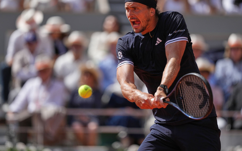Zverev bei einer Rückhand. - Bild: Thibault Camus/AP/dpa