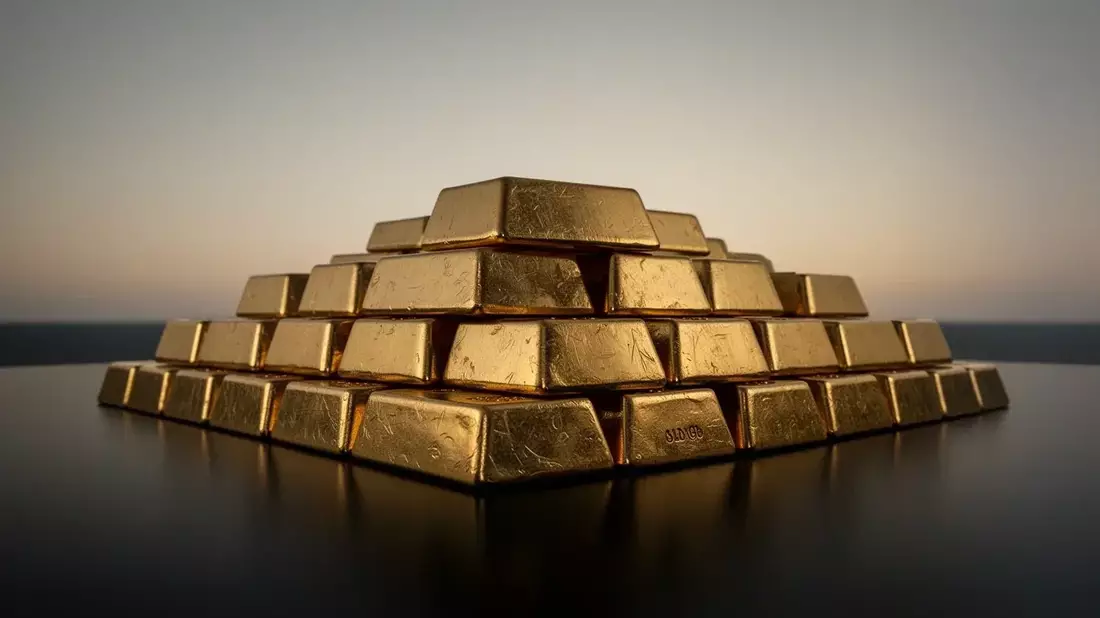 Gold Plunges Nearly 5% as Strong Jobs Data Boosts Fed Rate Hike Bets