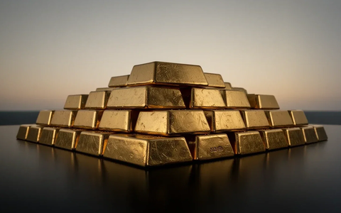 Gold Plunges Nearly 5% as Strong Jobs Data Boosts Fed Rate Hike Bets